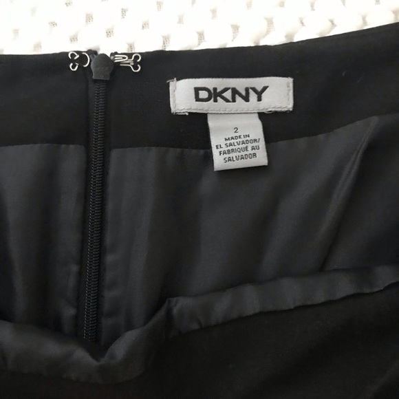 DKNY black skirt with leather sides - Picture 4 of 4